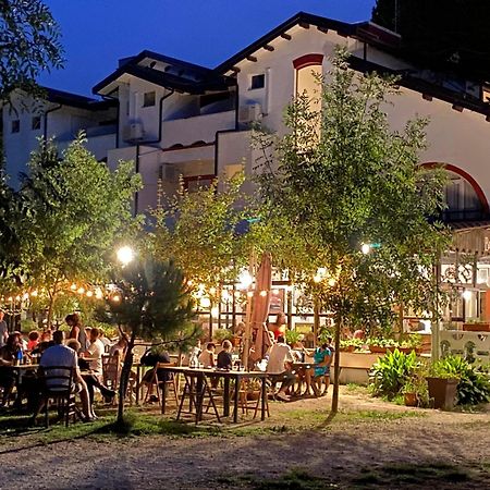 La Villa Cervia Bagian luar foto